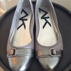 Anne Klein Sport flat...size 7