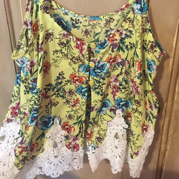 NWT!!! Floral and lace tank top!! - Picture 2 of 4