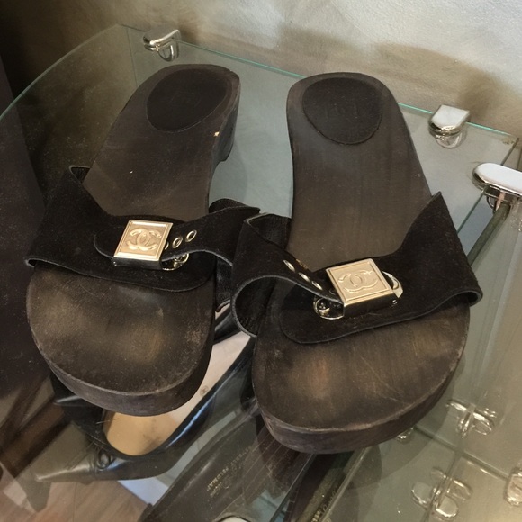 Chanel sandals in black