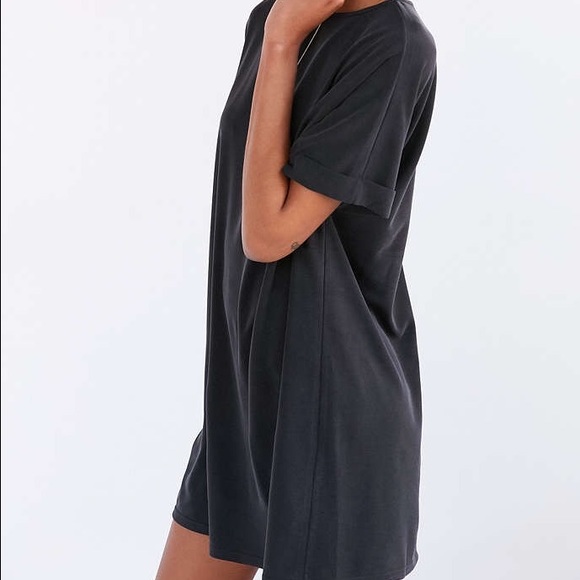 ✨URBAN OUTFITTERS T SHIRT DRESS✨ - Picture 2 of 4