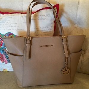 Michael Kors like new leather handbag.