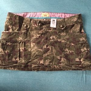 Levi's Size 11 Camo Mini Skirt