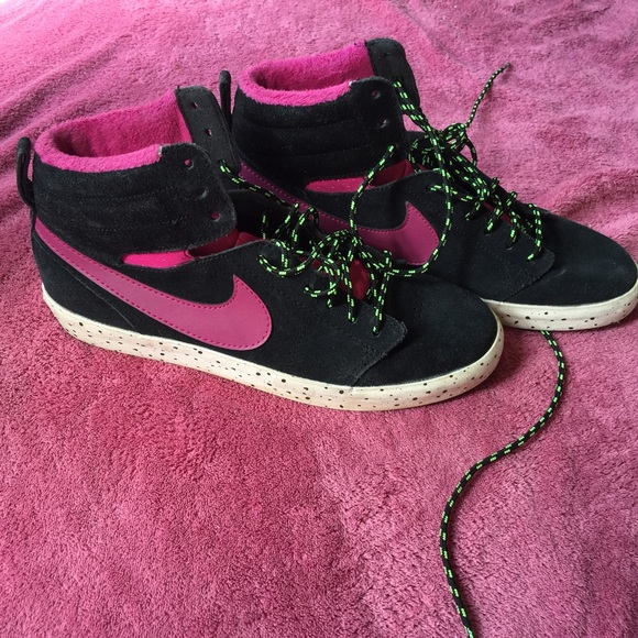 Hot pink Nike's