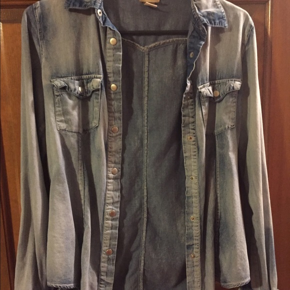 Buckle chambre button up