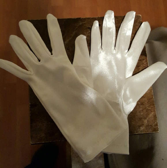 Gloves - Picture 1 of 1