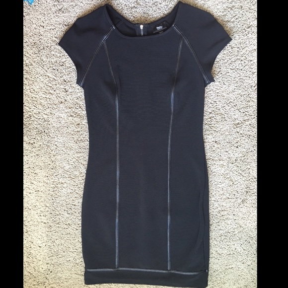 Black short sleeve dress