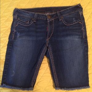 Ariat Bermuda length shorts