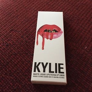 22 Kylie lip kit