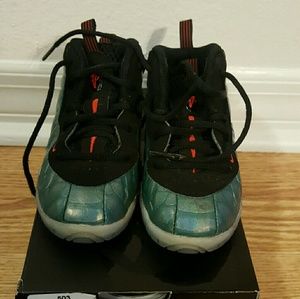 Toddler size 7 Foam Nike