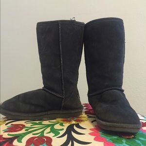 Size 8 Womens gray Bearpaw boots