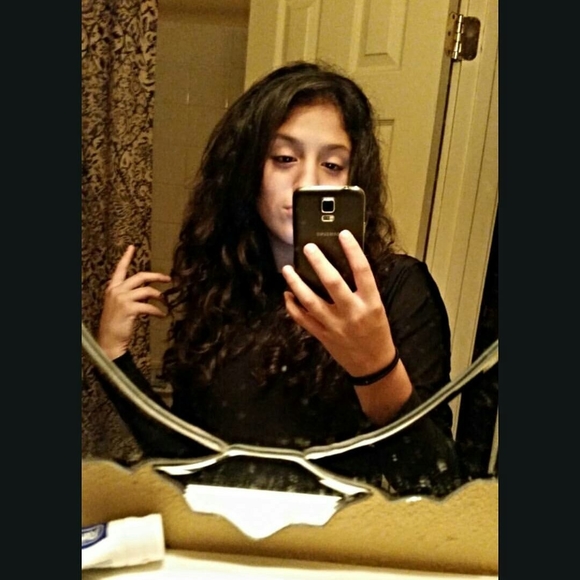 Meet your Posher, Fatima - Picture 1 of 1