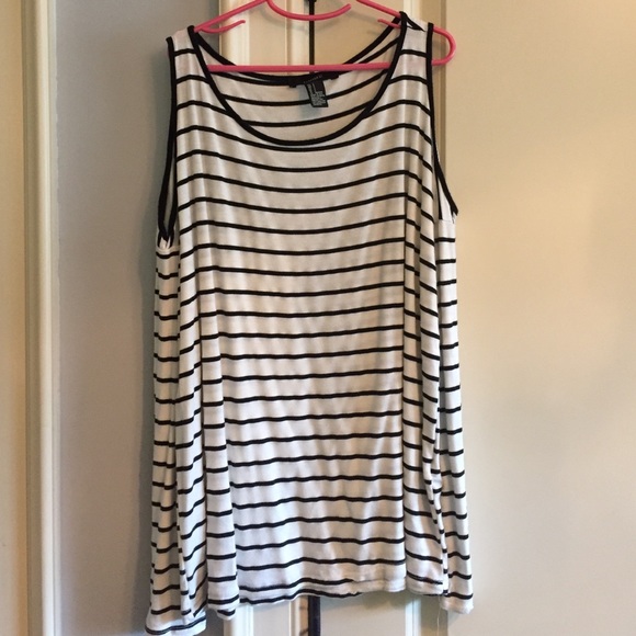 B and W cutout shoulder shirt