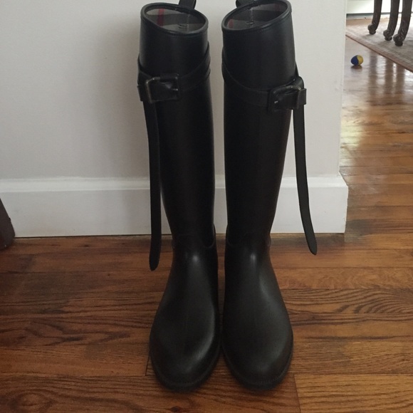 Burberry rain boots - Picture 2 of 4