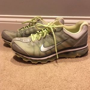 Nike size 10- air max
