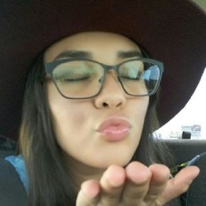 Meet your Posher, Sarai