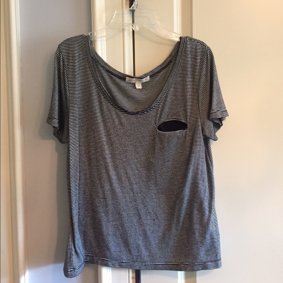 B and W tee