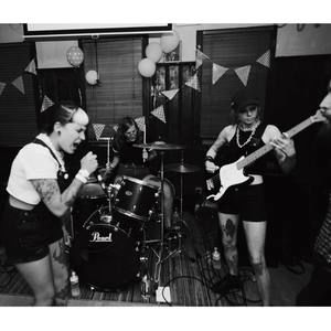 Meet your Posher, Justine