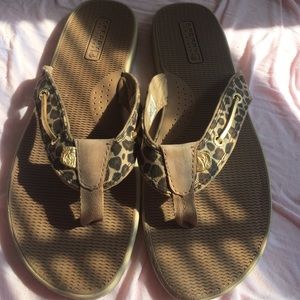 Leopard print Sperry flip flops