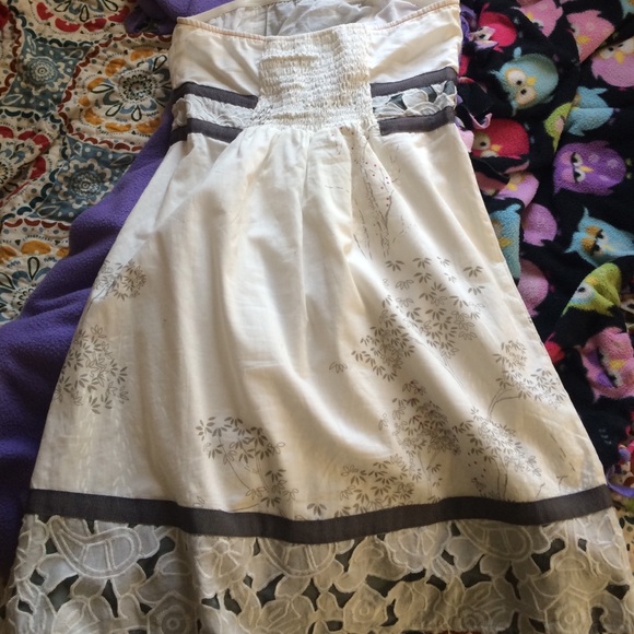Urban outfitters white detailed strapless dress - Picture 3 of 4