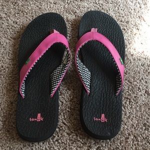 Sanuk "yoga mat" sandals, size 8