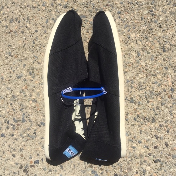 NEW Black Classic Toms