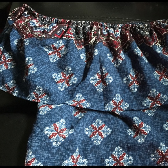 🚨Final sale Ruffle front off the shoulder printed - Picture 4 of 4