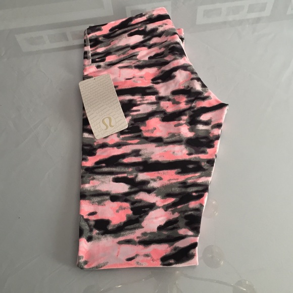 Women's size 8 "Wunder Under Pant"