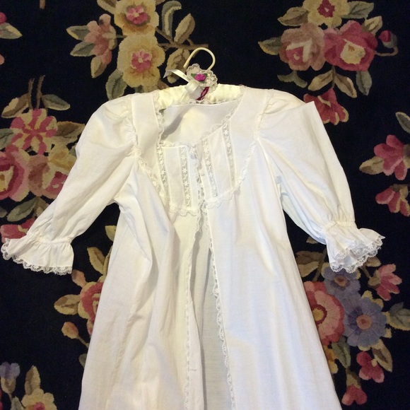 Vintage Other - ON SALE Vtg white Cotton and lace robeNOW $15🎩