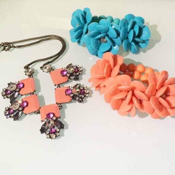 New Large Floral Rosette Stretch Bracelet