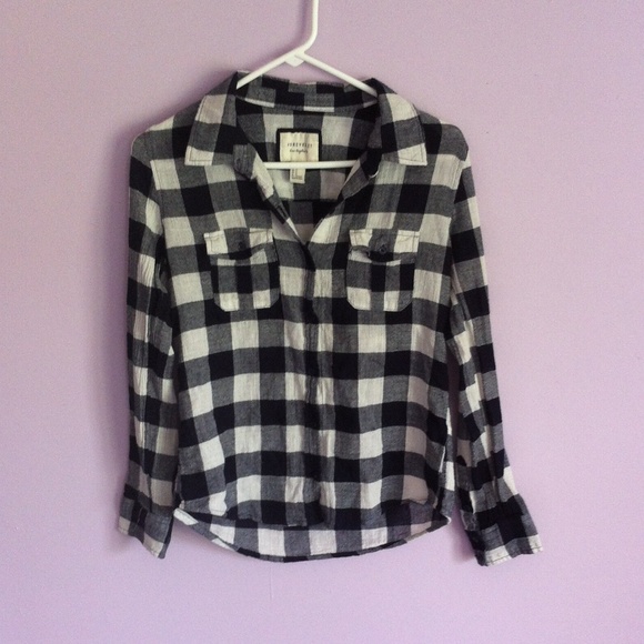 Donating 11/25! Forever 21 navy plaid button up