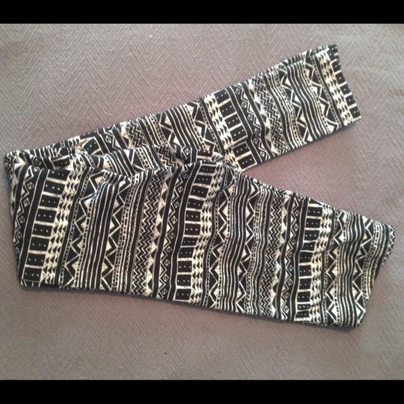 B&W Tribal Leggings