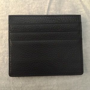 unbranded 6 card holder.