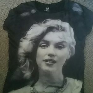 Graphic tee