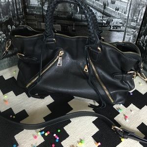 Urban Expressions Aiden Shoulder Bag.