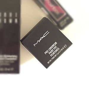 Mac Pro Longwear Paint Pot Peintures-chrome angel