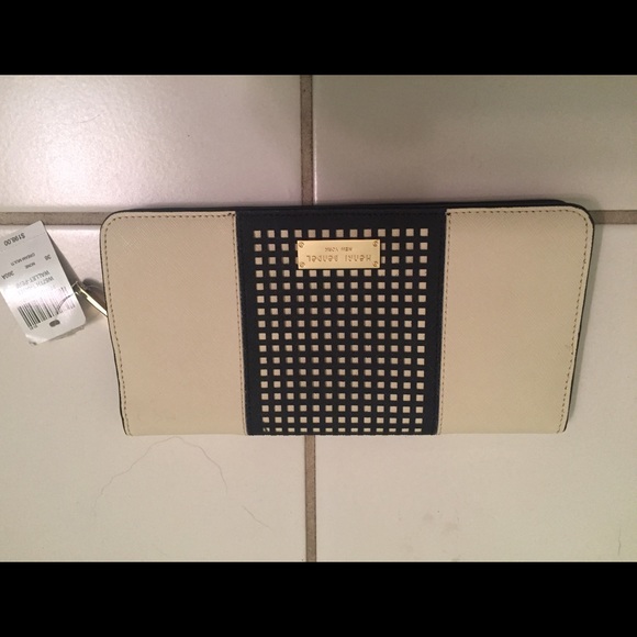 Henri Bendel Wallet - New with tag