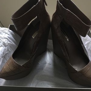 BCBG MAXAZRIA MA-ARCADE MUSHROOM PUMPS