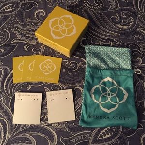 Kendra Scott box