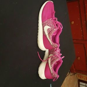 Nike Rosh