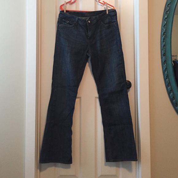 Cute dark wash jeans!!