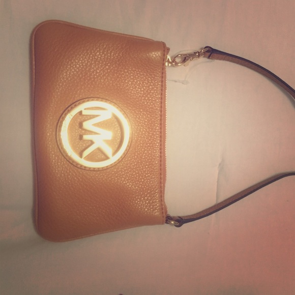 Authentic Michael Kors Wristlet - Picture 1 of 3