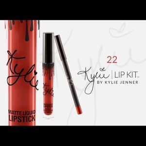 Kylie Lip Kit in 22