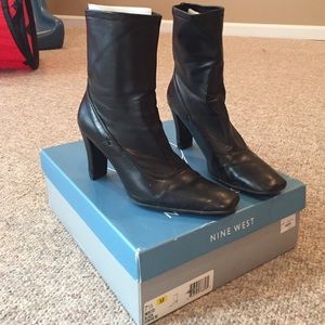 Size 7.5 heeled boot