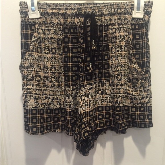Black and Tan patterned shorts - Picture 1 of 3