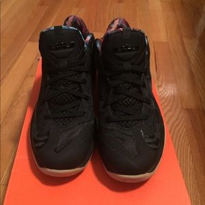 NIKE LEBRON 11 LOW - BLACK GUM