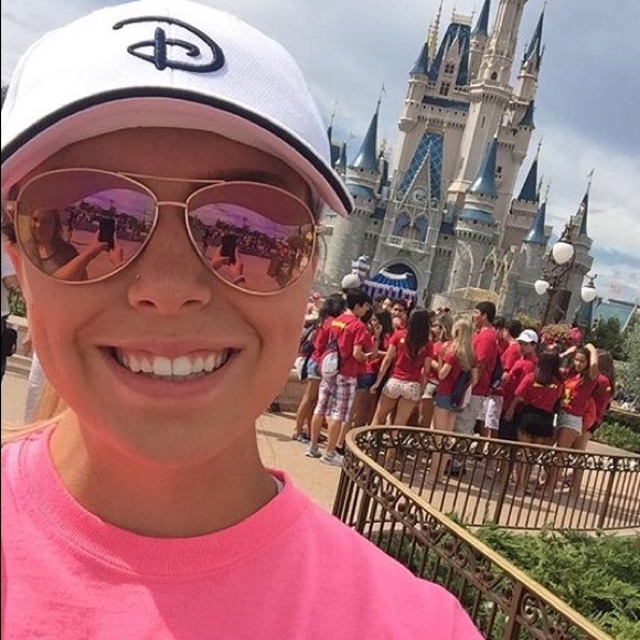 Meet your Posher, Rachel - Picture 2 of 4