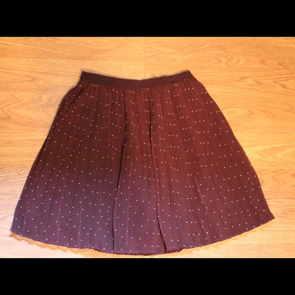 Uniqlo paris maroon pleated skirt