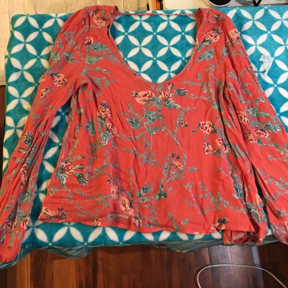 Long sleeved billabong shirt