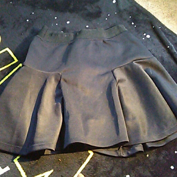 Black skater skirt