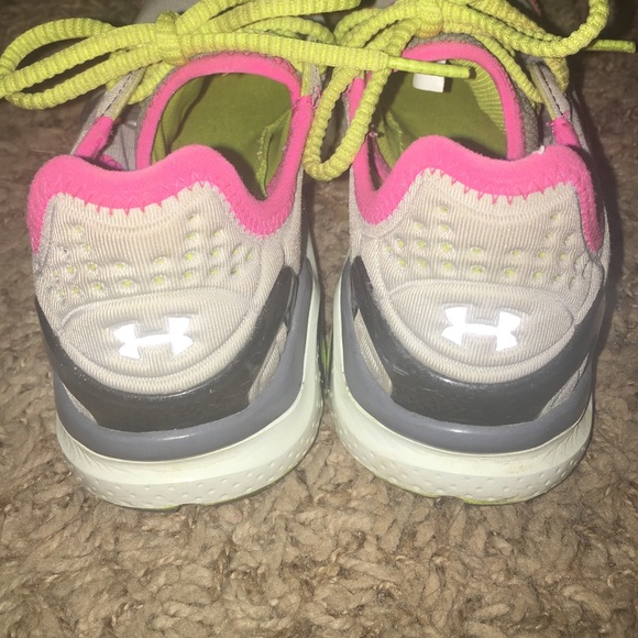 UNDER ARMOUR TENNIS SHOES - Picture 3 of 3